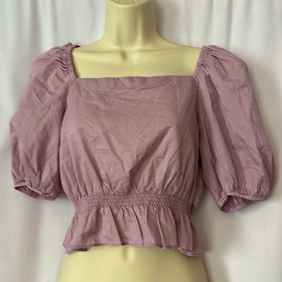 Uniqlo Tops - Uniqlo Cute Lavender Puff Sleeve Crop Top Shirt **Size S**